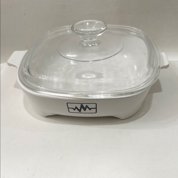 CorningWare White Casserole Dish with Glass Lid - Picture 1 of 11